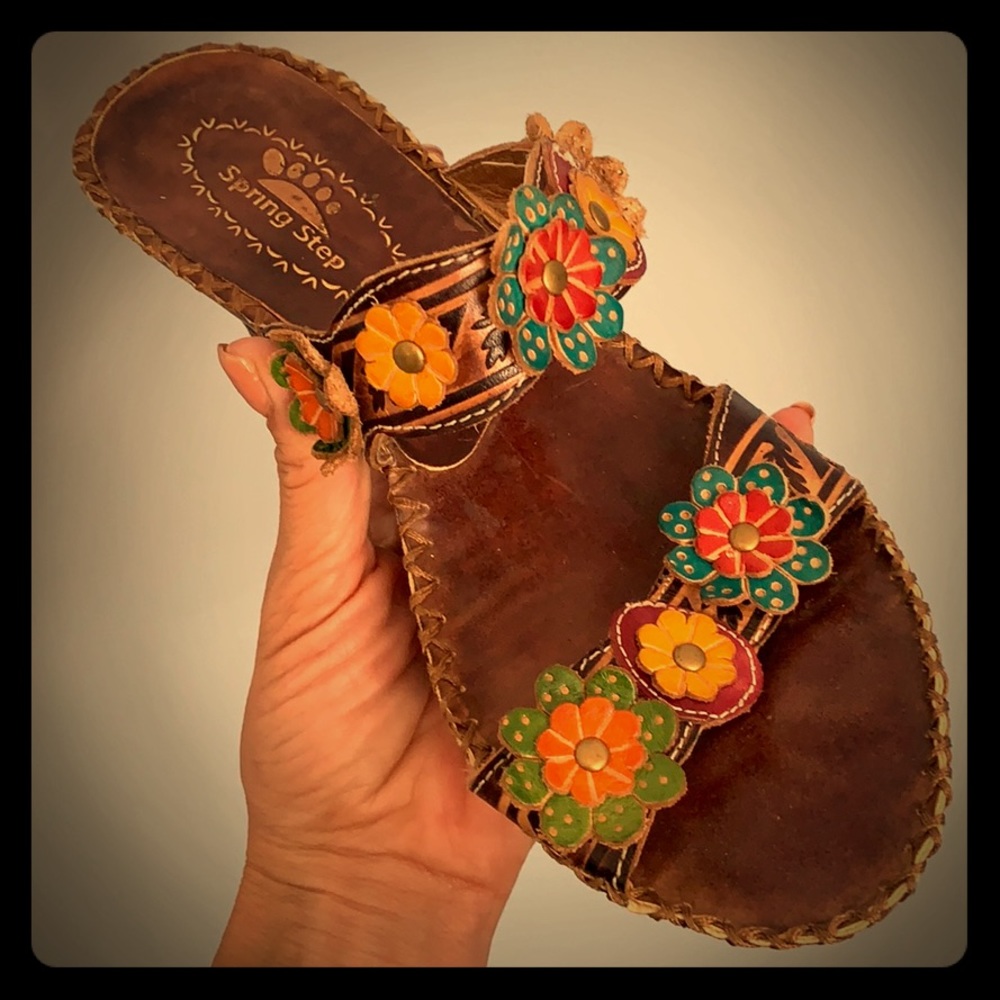 Leather Floral sandals size 7